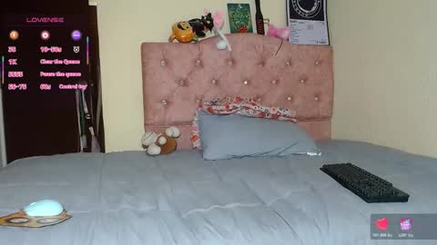 Soffy Moore online show from 6, 11, 2025