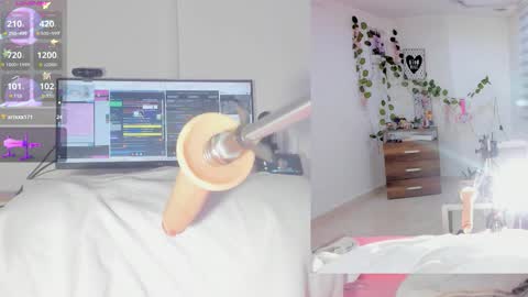 Snapshot of sofi__velez_ chatting on 4, 12, 2025 Sofi online show from 4, 12, 2025