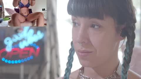 Sofi Mora online show from 9, 9, 2025