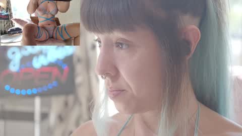 Sofi Mora online show from 2, 11, 2025