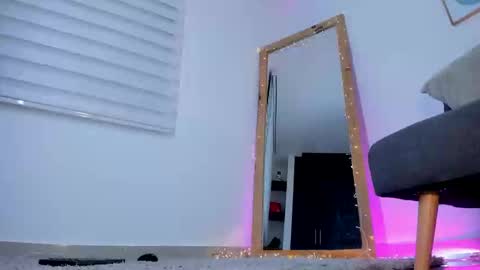 Sofi smith   online show from 22, 2, 2025