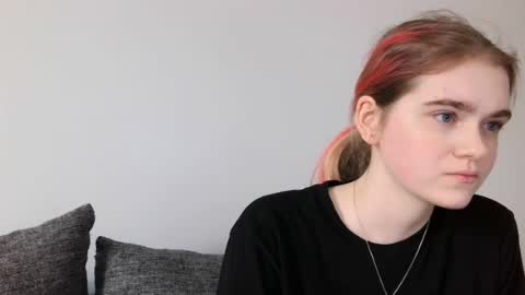 Snapshot of sofia_bloomm chatting on 18, 6, 2026 sofia bloomm online show from 18, 6, 2026