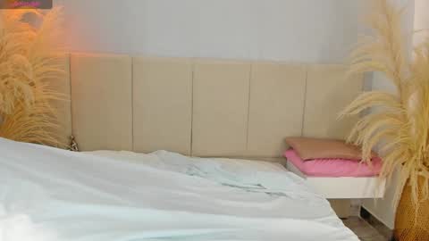 SOFIA PAMELA online show from 4, 1, 2025