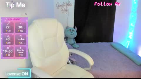 Sofia Thomson online show from 17, 1, 2025