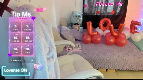 Sofia Thomson online show from 12, 2, 2025