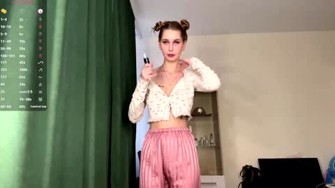 Snapshot of sofiabruno chatting on 20, 3, 2026 Hi My name is Sofia Welcome to my room Please thumbs up - its important online show from 20, 3, 2026