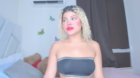 Snapshot of sofiacastillo01 chatting on 17, 4, 2026 sofiacastillo01 online show from 17, 4, 2026