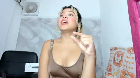 Snapshot of sofiacastillo01 chatting on 15, 5, 2026 sofiacastillo01 online show from 15, 5, 2026
