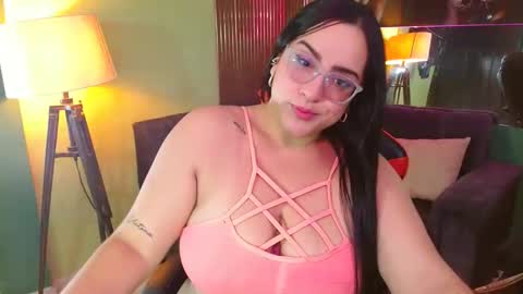 Snapshot of sofiadavis_23 chatting on 18, 11, 2025 SOFIA online show from 18, 11, 2025