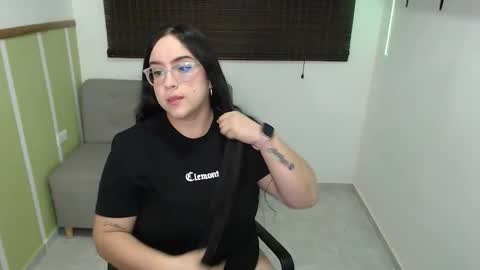 Snapshot of sofiadavis_23 chatting on 25, 11, 2025 SOFIA online show from 25, 11, 2025