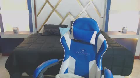 Snapshot of sofiadavis_23 chatting on 5, 12, 2025 SOFIA online show from 5, 12, 2025