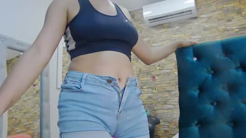 Snapshot of sofianena chatting on 2, 1, 2025 love online show from 2, 1, 2025