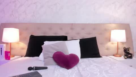 SofiaReyees online show from 17, 4, 2026