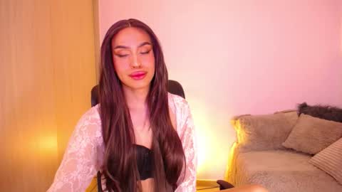 Snapshot of sofiaroamontoya chatting on 28, 11, 2025 Samara Silex online show from 28, 11, 2025