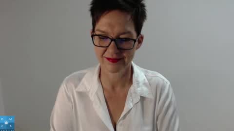 Sofie Velvet online show from 7, 11, 2025