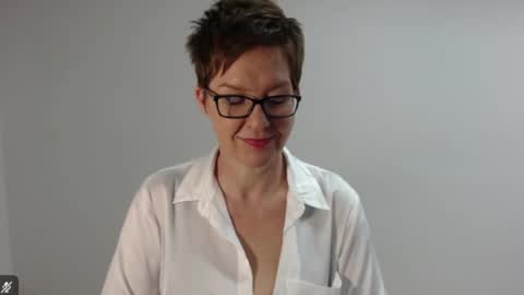 Sofie Velvet online show from 5, 3, 2026