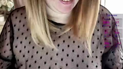 Snapshot of soft_body chatting on 28, 4, 2026 Hi Im Sofia online show from 28, 4, 2026