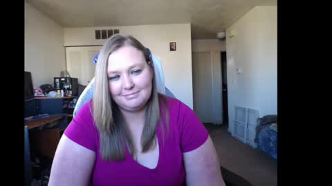 Snapshot of softerpeaches chatting on 30, 1, 2025 Rose online show from 30, 1, 2025