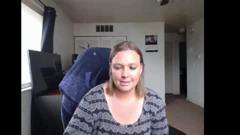 Snapshot of softerpeaches chatting on 30, 9, 2025 Rose online show from 30, 9, 2025