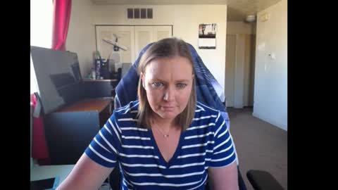 Snapshot of softerpeaches chatting on 1, 12, 2025 Rose online show from 1, 12, 2025