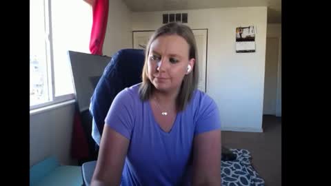 Snapshot of softerpeaches chatting on 4, 12, 2025 Rose online show from 4, 12, 2025