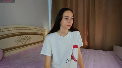 Snapshot of softiedream chatting on 28, 9, 2025 Elly online show from 28, 9, 2025