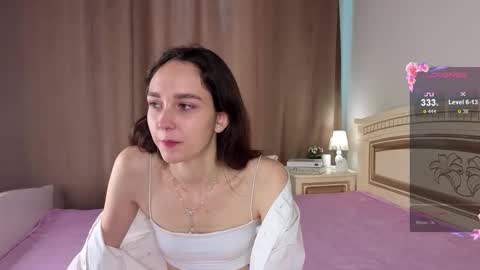 Snapshot of softiedream chatting on 13, 10, 2025 Elly online show from 13, 10, 2025