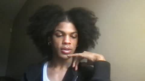 Snapshot of solaceeve chatting on 4, 12, 2025 SolaceEve online show from 4, 12, 2025