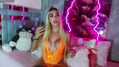 instagram    evalunavelez1. online show from 11, 3, 2025