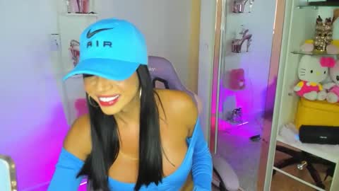 Snapshot of solange_koi chatting on 16, 5, 2026 instagram evalunavelez1. online show from 16, 5, 2026
