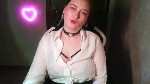 Snapshot of sonibear chatting on 18, 9, 2025 OksiFels online show from 18, 9, 2025