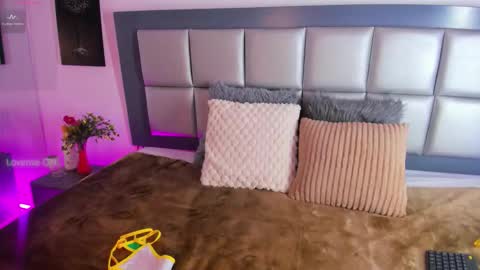 sophi Leone online show from 3, 3, 2026