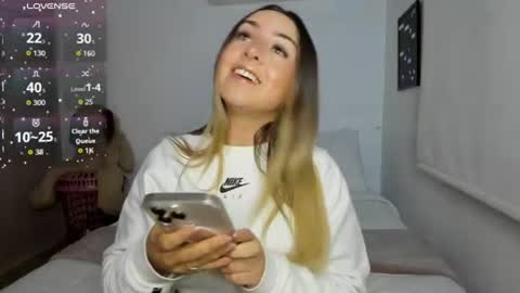 Snapshot of sophi_moreno chatting on 11, 7, 2026 Sofi online show from 11, 7, 2026