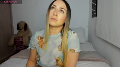 Snapshot of sophi_moreno chatting on 15, 7, 2026 Sofi online show from 15, 7, 2026
