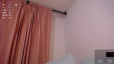 Snapshot of sophia_bones chatting on 6, 1, 2025 SophiI online show from 6, 1, 2025