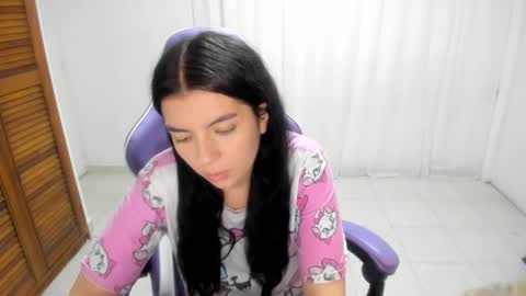 Sara Sophia online show from 9, 10, 2025