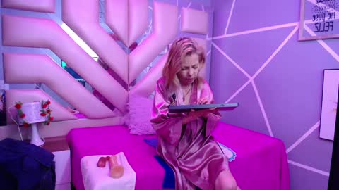 Snapshot of sophia_ny chatting on 17, 2, 2025 SOPHIA online show from 17, 2, 2025