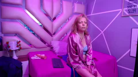 Snapshot of sophia_ny chatting on 18, 2, 2025 SOPHIA online show from 18, 2, 2025