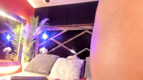 SophiaSmiths online show from 27, 2, 2025