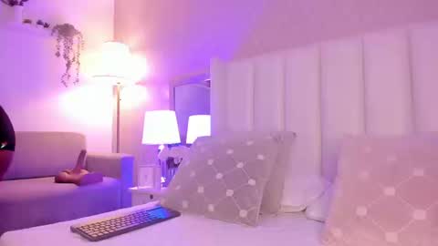 SophiaSmiths online show from 11, 9, 2025