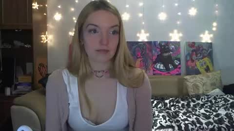 Snapshot of sophiasonata chatting on 2, 1, 2025 SophiaSonata online show from 2, 1, 2025