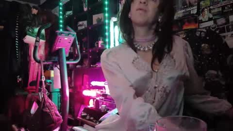 Snapshot of sophie198013 chatting on 16, 5, 2026 Sophie Satin1980 online show from 16, 5, 2026