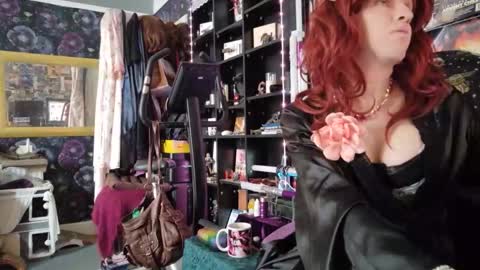 Snapshot of sophie198013 chatting on 21, 5, 2026 Sophie Satin1980 online show from 21, 5, 2026