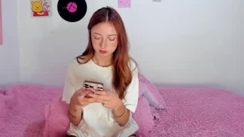 Snapshot of sophie_collins13 chatting on 5, 6, 2026 Sophie online show from 5, 6, 2026