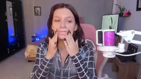 Snapshot of sophie_dolly_ chatting on 18, 7, 2026 sophie doll online show from 18, 7, 2026