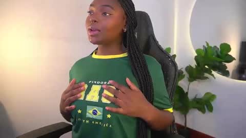 Snapshot of sophie_luvs chatting on 15, 5, 2026 Sophie online show from 15, 5, 2026