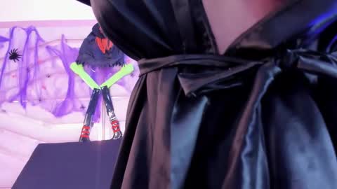 Snapshot of sophie_newton chatting on 28, 10, 2025 sophie_newton online show from 28, 10, 2025