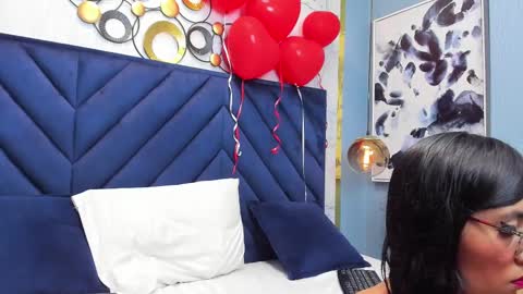 sophiebaker__ online show from 22, 2, 2025