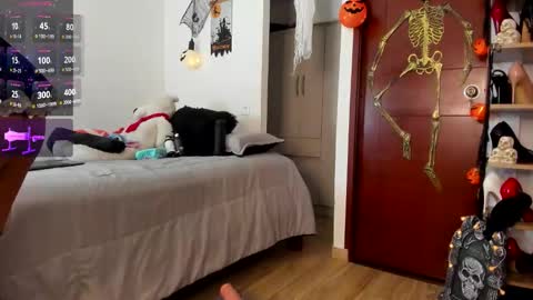 sophiebaker__ online show from 29, 10, 2025
