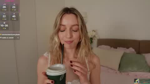 Snapshot of sophiebelll chatting on 6, 6, 2026 sophiebelll online show from 6, 6, 2026
